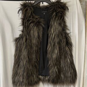 Signature Studio Faux Fur Vest in Black and Tan